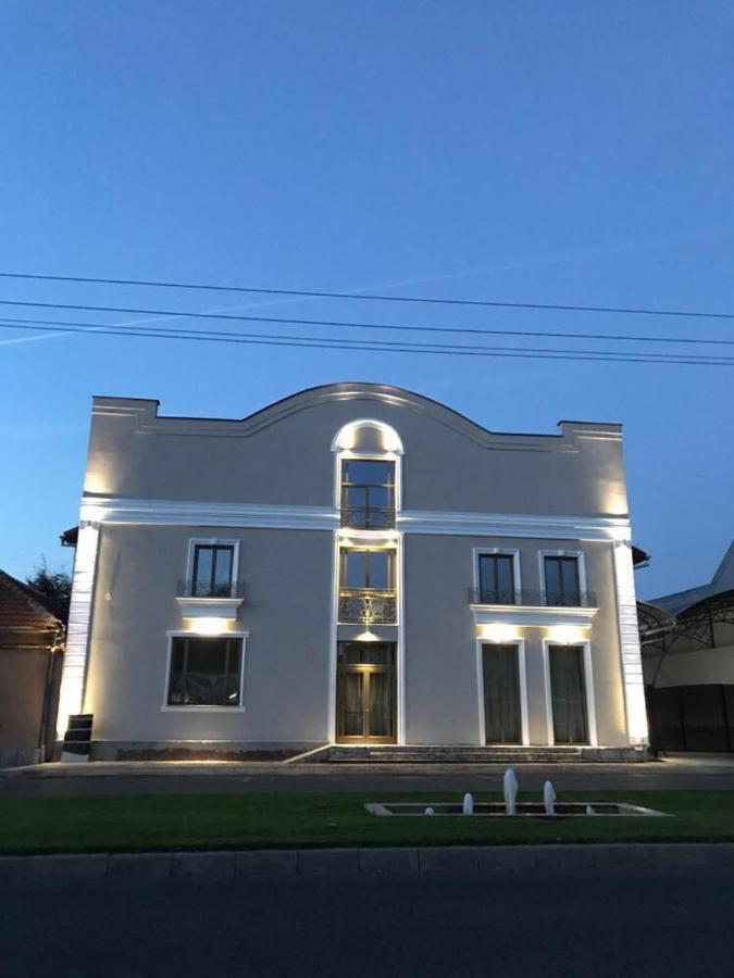 Regal Ballroom Карансебеш Экстерьер фото