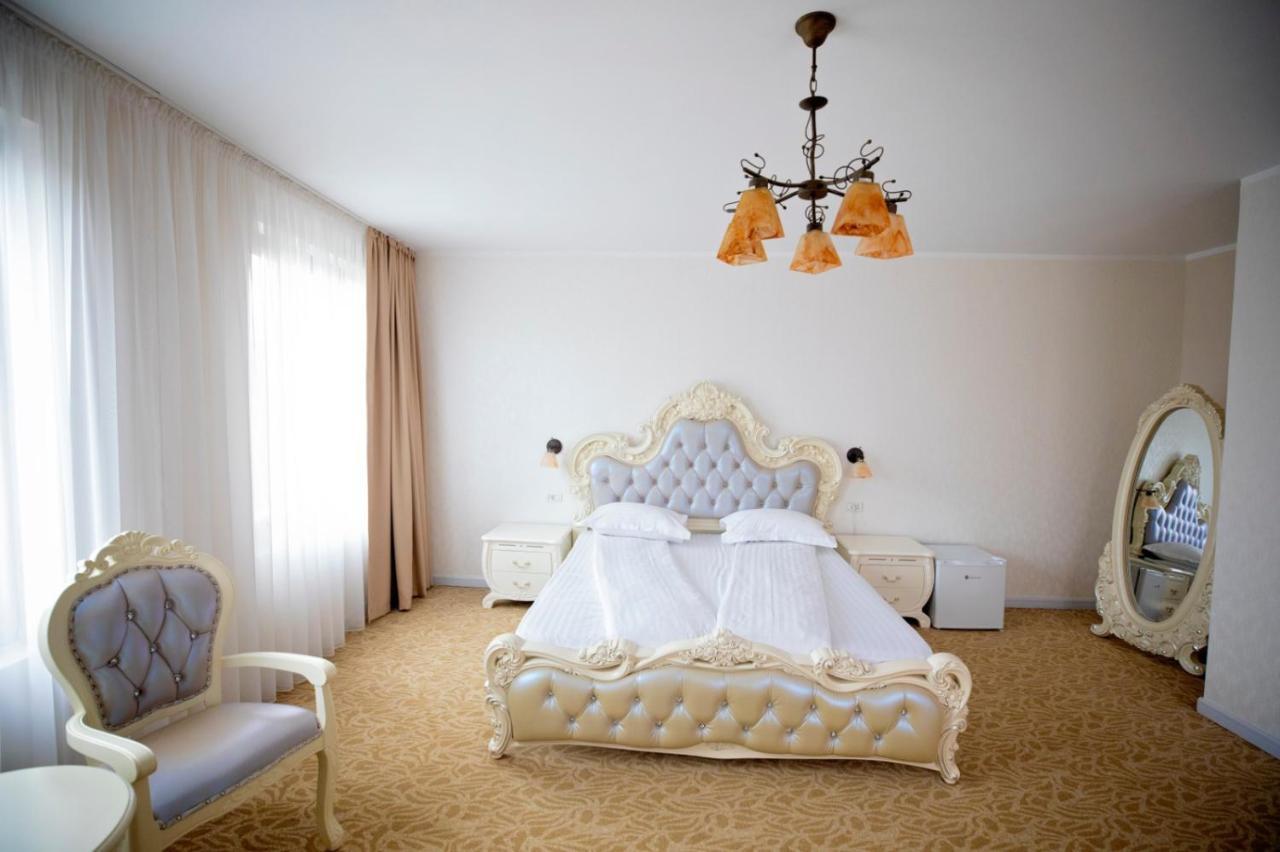 Regal Ballroom Карансебеш Экстерьер фото