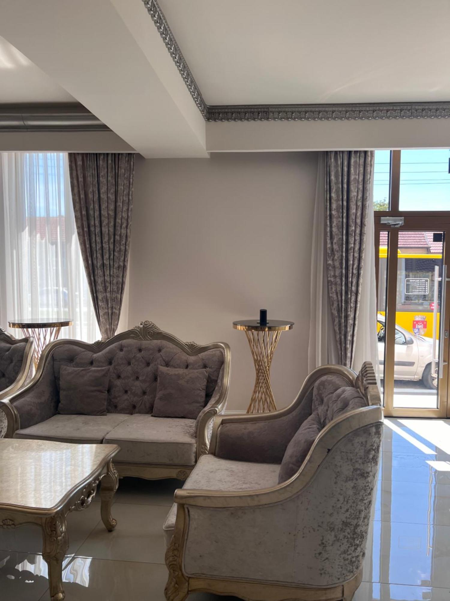 Regal Ballroom Карансебеш Экстерьер фото